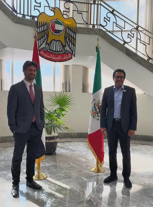 Uriel Raviv at the UAE Embassy in Mexico City with a diplomatic counterpart.