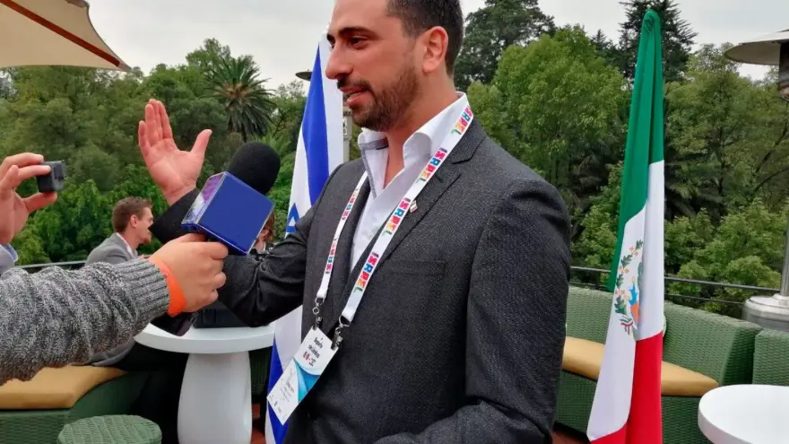 Uriel Raviv interviewed by press at an Israel–Mexico business event.