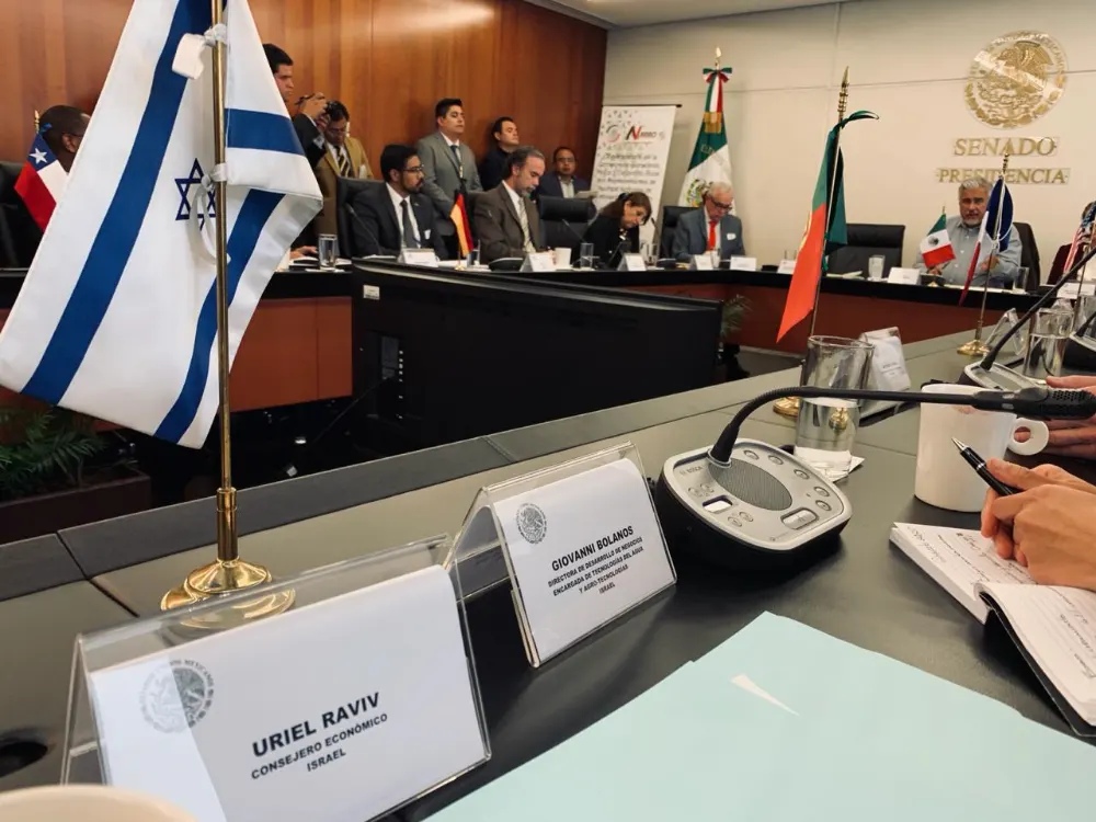 Name card reading Uriel Raviv, Economic Counsellor, Israel, at a session of the Mexican Senate.